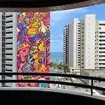 Espaçoso 2 rooms, ampla varanda perto do mar